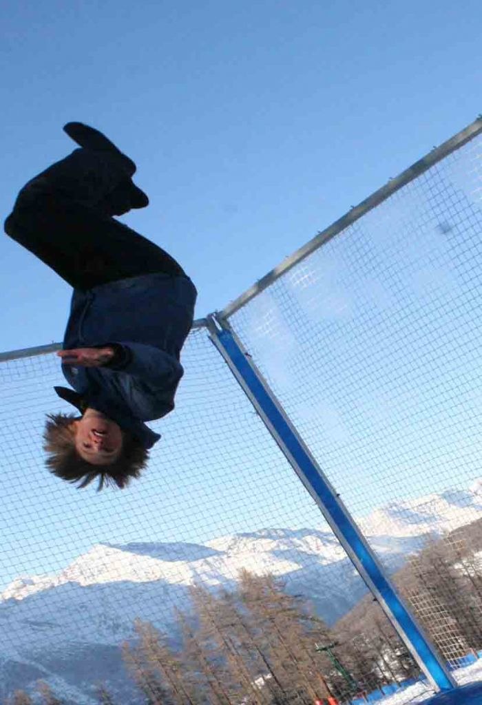 Studsmatta i alperna. Foto: RA. Åkare: Hugo.