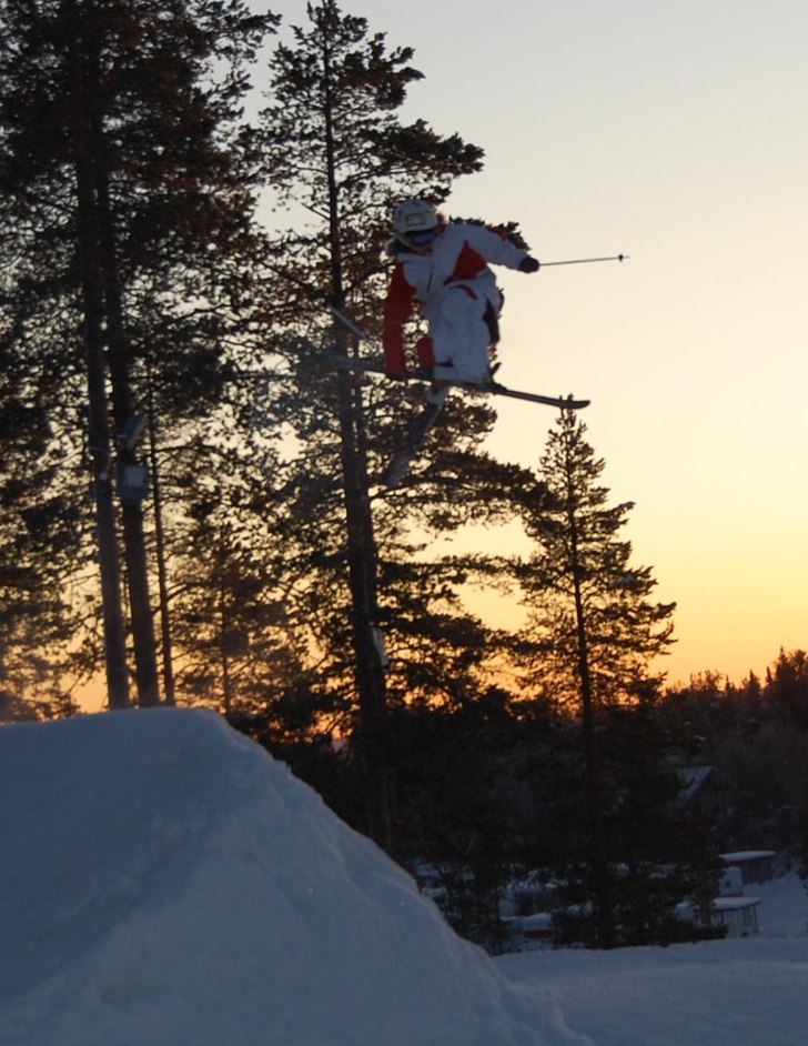 trehundrasextiograderssnurrmedhandpåläggning. Foto: Robin Bergström. Åkare: RasmusRosénLindahl.