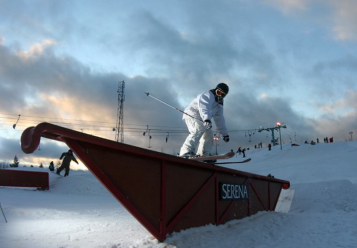 r.i.p    o - gloves. Åkare: rasmus hilli.