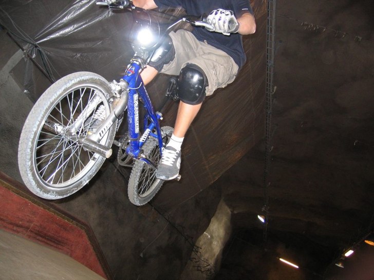 ett littet hopp på streetavdelningen. Foto: Niclas Nylén. Åkare: Joakim Weglin.