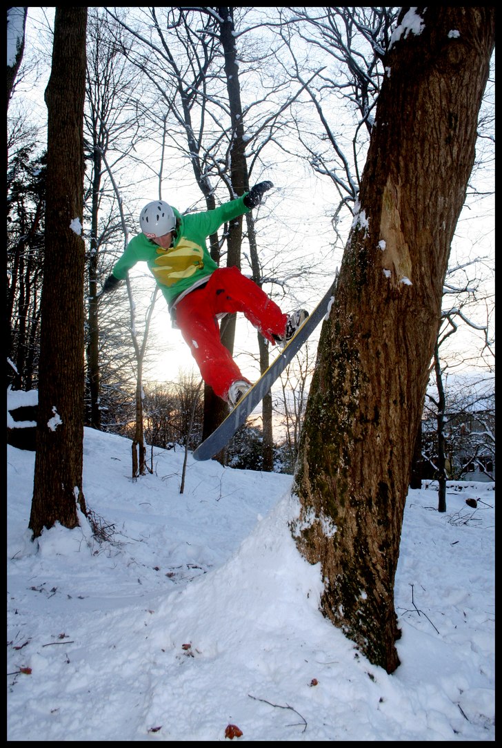 "Klättra i träd"-jibbing utan stil. Foto: Joakim Croy. Åkare: Rickard Croy.