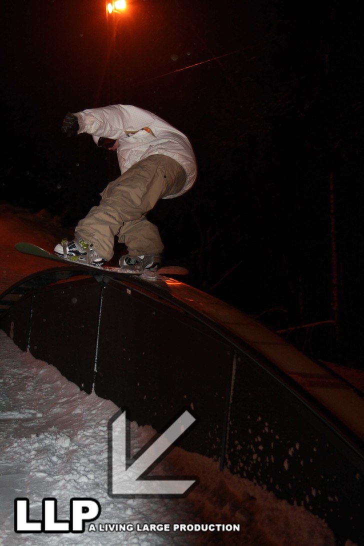 Chill på rainbow boxen @ Väsjö. Foto: Emil Granö. Åkare: Oliver Åberg.