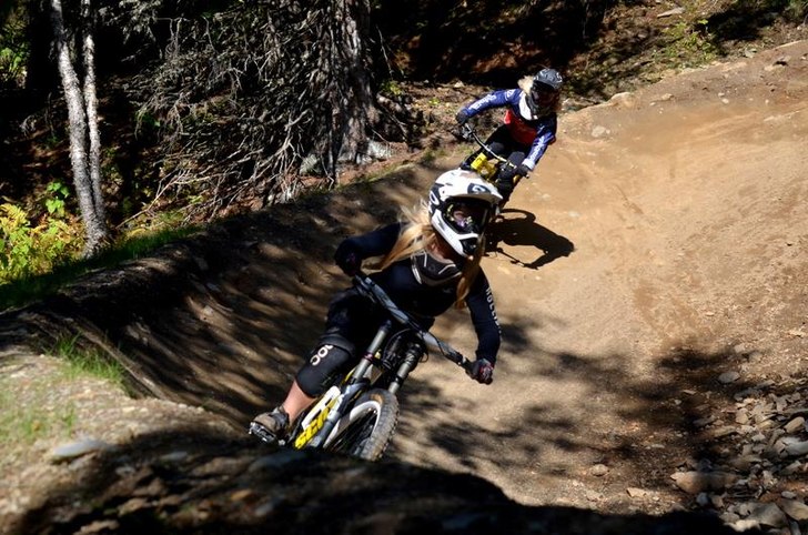 Foto: Ohrey Riders. Åkare: Lina och Tove Hansson.