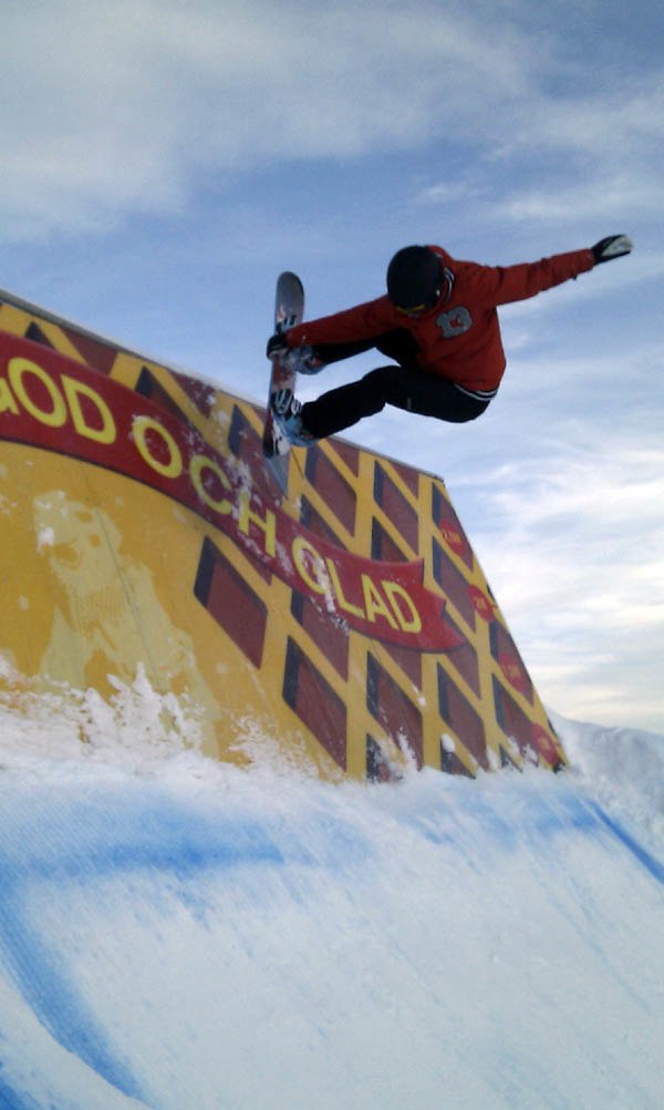 Old school jibbing.. Foto: Nån kollega som höll i min mobiltelefon.. Åkare: Daniel Johansson.