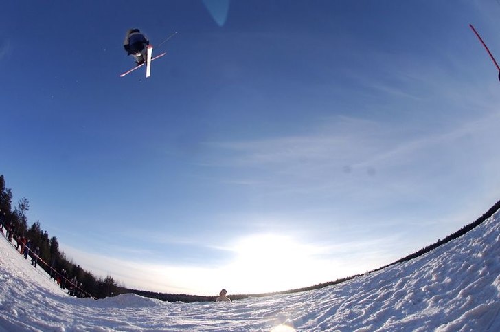Bigjumptävling i Hudiksvall. Foto: Okänd. Åkare: Rasmus Hammar.