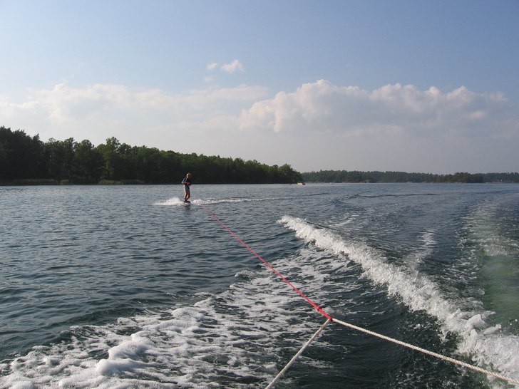 Jag på wakeboard:). Foto: Mamma:). Åkare: Jag:).