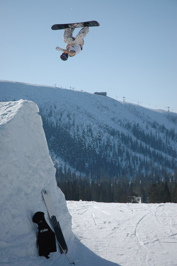 Jag gör en flip i Oxborn-hoppet helgen efter Oxbo. Foto: Daniel Rönnbäck?. Åkare: Jocke Hammar.