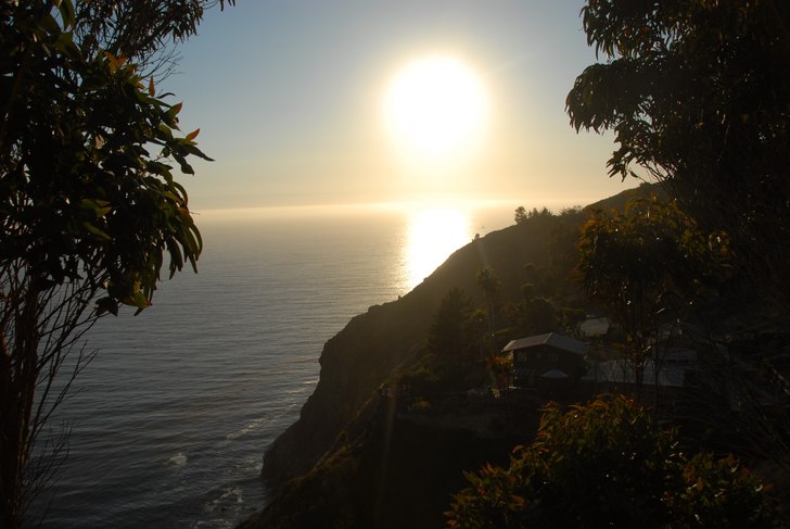 Coast of California. -Pacific Ocean - Solen hålle. Foto: Eric Karlsson.