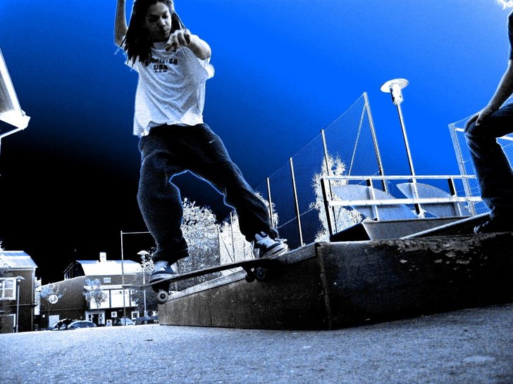 en bs noseslide som min kompis har gjort om helt e. Foto: David Husberg. Åkare: Oscar Olson.