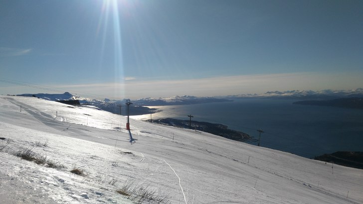 Vårslush og sol!!
Nå nærmer Narvikfjellet seg s.