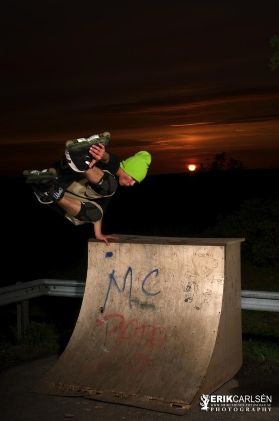 Handplant. Foto: Erik Carlsén. Åkare: Oskar Pedersen.