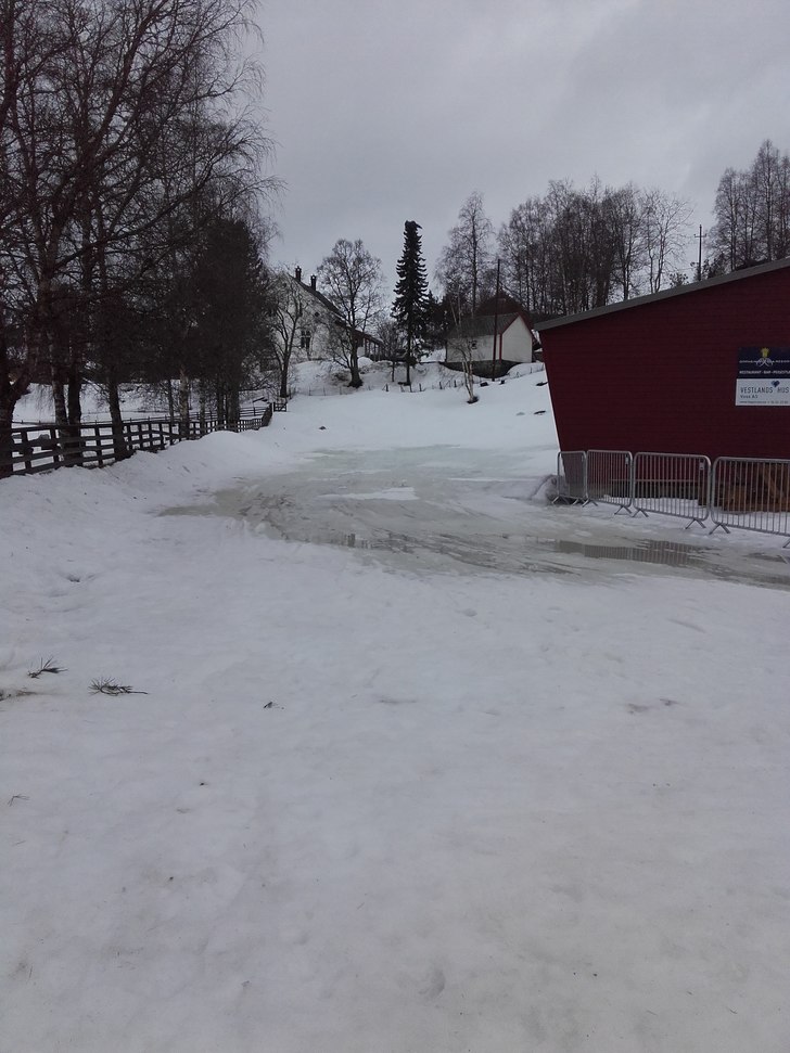 1. Påskedag 2016 
Noko fuktig i dag. .