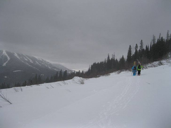 Promenad efter lite off off pist åkning. Foto: Robin Axelsson. Åkare: Christoffer Spångberg Simon Rantapää.