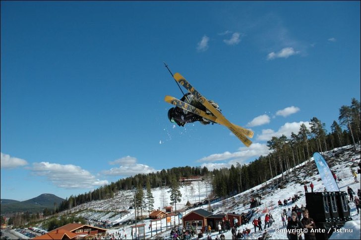 Jarse big air -v-. Foto: Ante Fransson. Åkare: Pelle Axelsson.