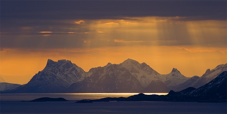 Et lite stykke Norge: Klokken 05:00, solen stiger . Foto: Sverre F. Hjørnevik.