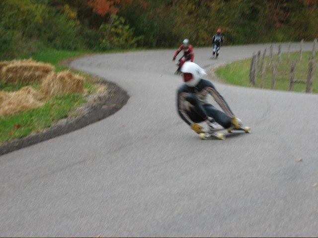 Också en bild på förstakurvan, dock så man ser. Foto: Okänd Amerikan. Åkare: Olle van Keppel.