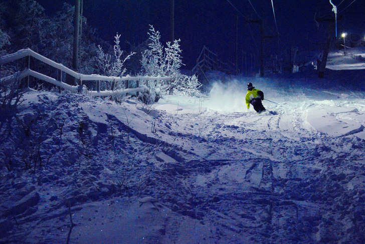 Lite ny fallen snö i Kiruna.. Foto: William Larsson. Åkare: Jonas Ruthberg.