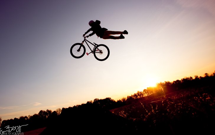 Jacke pungar ut en pro model cancan.. Foto: Simon Berggren. Åkare: Jacob Ragnarsson.