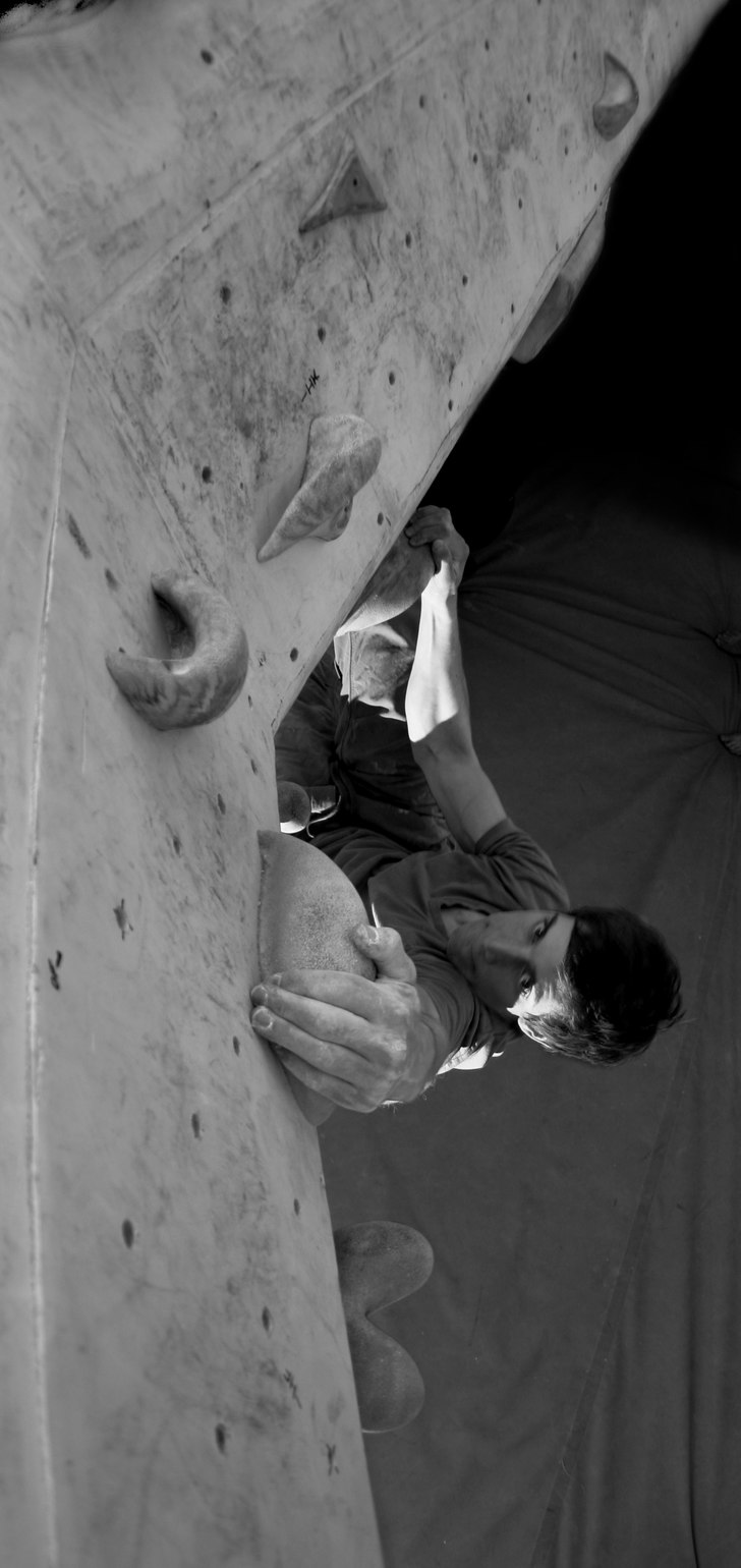 Klättertävlingen Totalboulder 06.. Foto: Erik Rönnblad. Åkare: Björn.