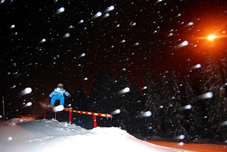 Kör en boardslide på den skit trevliga uppner ra. Foto: Jonas (Fjunesh). Åkare: Samuel Lundh.