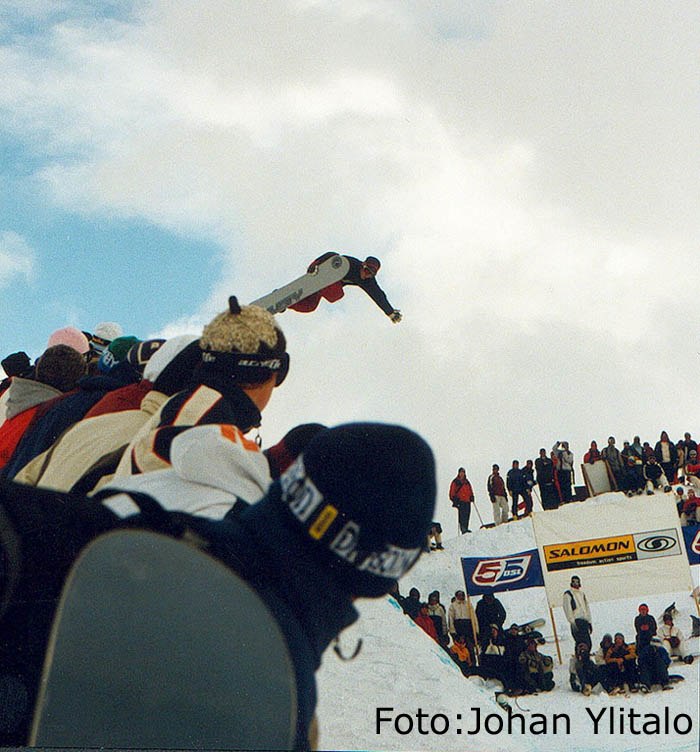 King of the hill i Riksgränsen 1998. Foto: Johan Ylitalo. Åkare: Okänd.