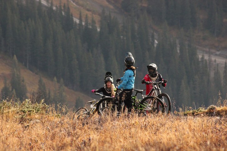 Foto: Ohrey Riders. Åkare: Lina Hansson, Märta Olson och David Sandberg.