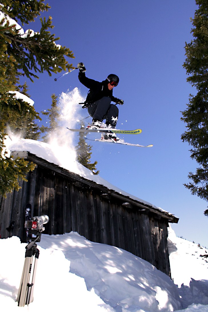 Hallberg flyger!. Foto: Nicklas Holmberg. Åkare: Daniel Hallberg.