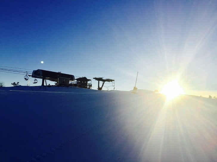 Velkommen til oss????
Sola kommer seg over og det .