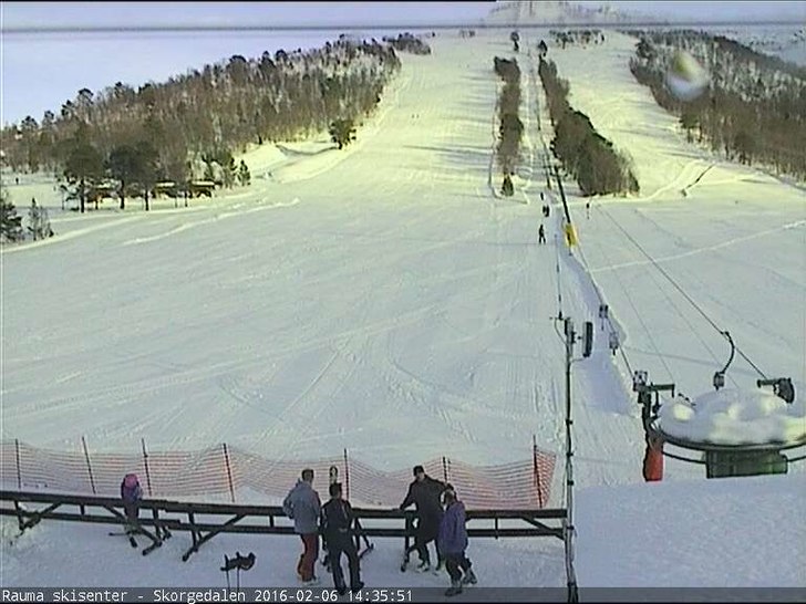 Flotte forhold i bakken
Etter en litt grå morgen .