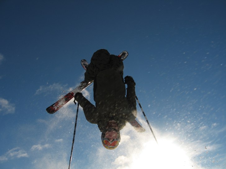 Backflip. Foto: Robin Ljunggren. Åkare: Tobias Jackson.