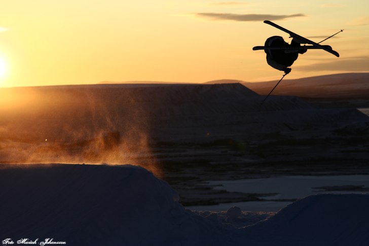 David drar en bio 7 mute och slaskar till det bra . Foto: Mariah Johansson. Åkare: David Tornéus.