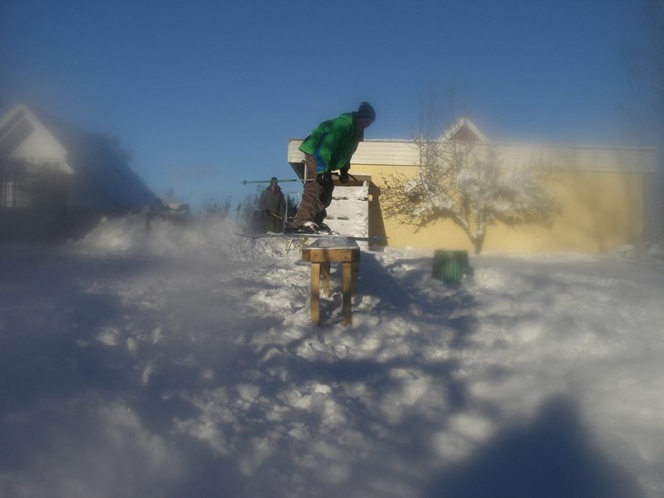 Kussen KåDe på nisses box. Foto: Pär Hägglund. Åkare: KåDe Nordlöf.