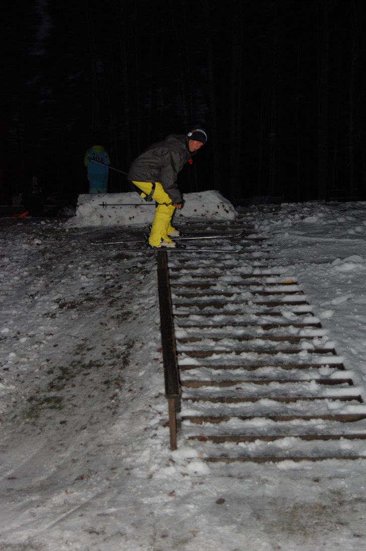 trä räcke och första snön!

www.tm8.blogg.se. Foto: Niklas Jönsson. Åkare: Daniel Jönsson.