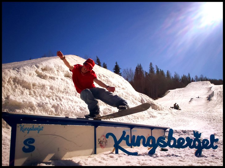 va upp till kungsberget efter stängning och grill. Foto: Jimmy Tha Man Fäldt. Åkare: Linus Bäckström.