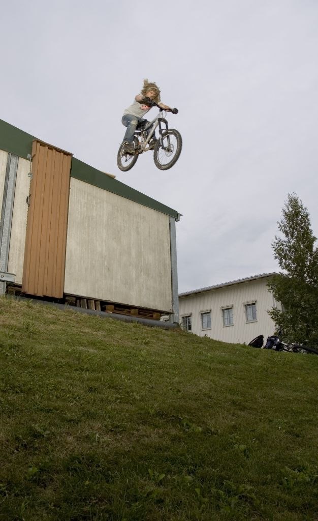 ett roofdropp, kort ansats, väldigt läskigt. Foto: johan wennerström. Åkare: klas morin.