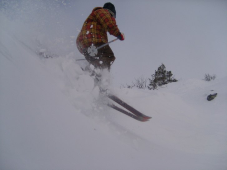 Jag kör lite "freeride skiing". Skillse. Foto: Dennis. Åkare: jag.