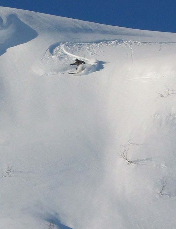 Terje pumpar puder. 
Lutning: 35-40 grader.. Foto: Marius Røstad. Åkare: Terje Aasland.