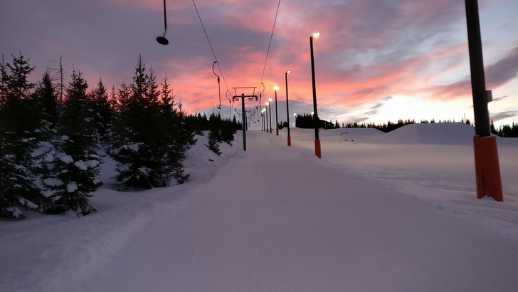 Rosa morgen :D
Sola skal titte frem i dag, snøen .