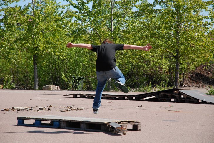 ramus tror han kan flyga men slutar med en face pl. Foto: Måns. Åkare: rasmus.