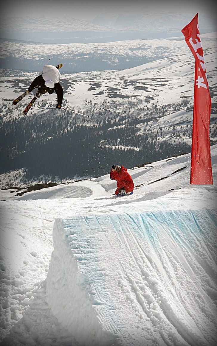 Testar sm-hoppet med en cork trea safty. Foto: Anton Östlund. Åkare: Jonas Hjohlman.