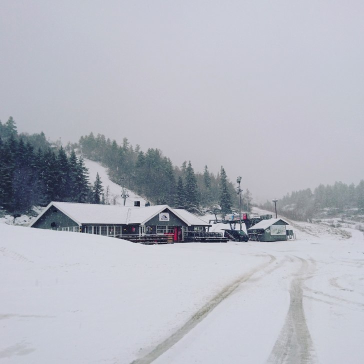 Hvit jul i Bortelid? 
Endelig ligger det litt hvit.
