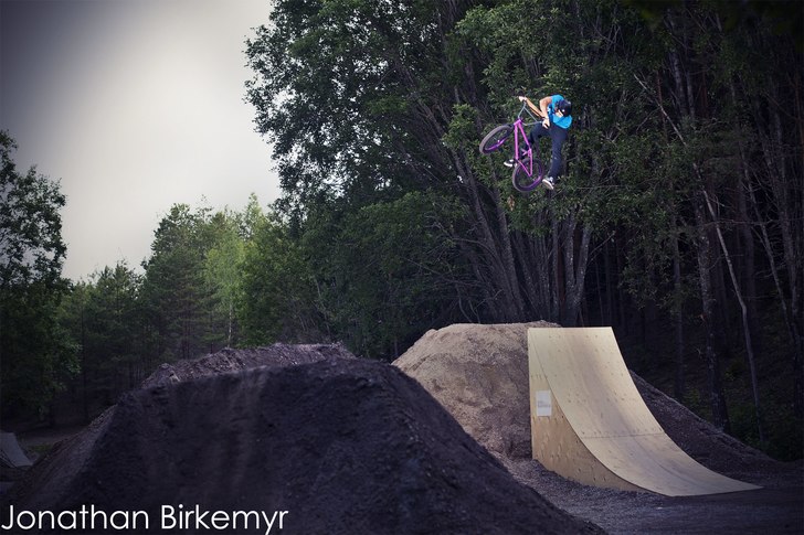 Hitta denna bild från i somras... 
Besök min fo. Foto: Jonathan Birkemyr. Åkare: Axel Parke.