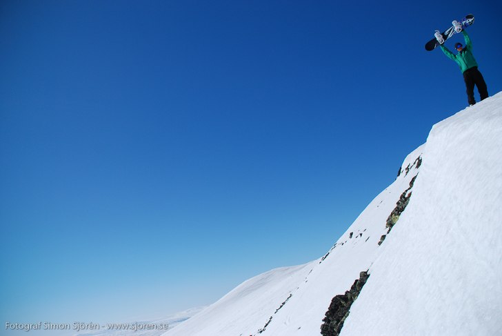 Kristian laddar upp inför en liten fotosession p�. Foto: Simon Sjörén www.sjoren.se. Åkare: Kristian Axelsson.