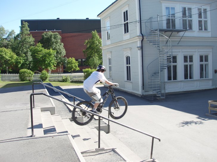 grymmt skön trappa bara 10 steg men fett skön. Foto: fredrik persson. Åkare: calle törnqvist.