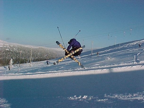 en mute i ylläs halfpipe en fin dag.... Foto: David Nilsson. Åkare: Fransson.