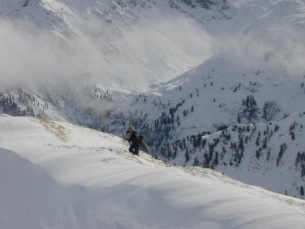 Underbarklättring till Peschlkopf i St Anton. Foto: Magnus Lageson. Åkare: Fredrik Ericsson.