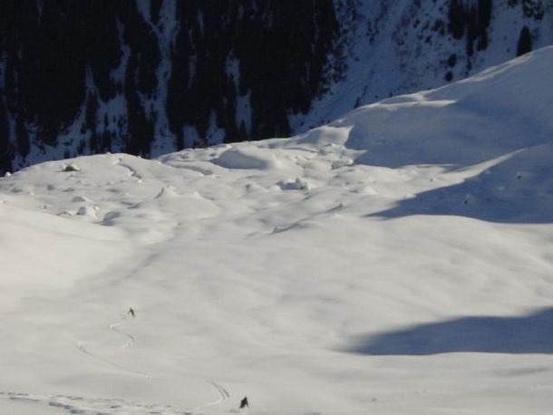 Underbar omgivning på väg ner på baksidan av So. Foto: Magnus Lageson. Åkare: Fredrik Schenholm.