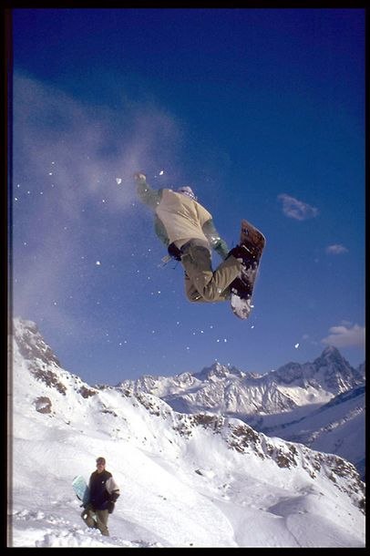 Oförglömlig hoppsession i 
Brevent, Chamonix. T. Foto: Johan Lundin. Åkare: Tobias Nilsson.