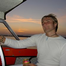 P&aring;v&auml;g till ut&ouml; f&ouml;r att dric.. &auml;ta lite mat!. Foto: David Granstr&ouml;m.