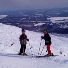 jag &aring; maria &aring;kte skider n&auml;r vi va sm&aring; :P. Foto: pappa. &Aring;kare: jag &aring; maria.